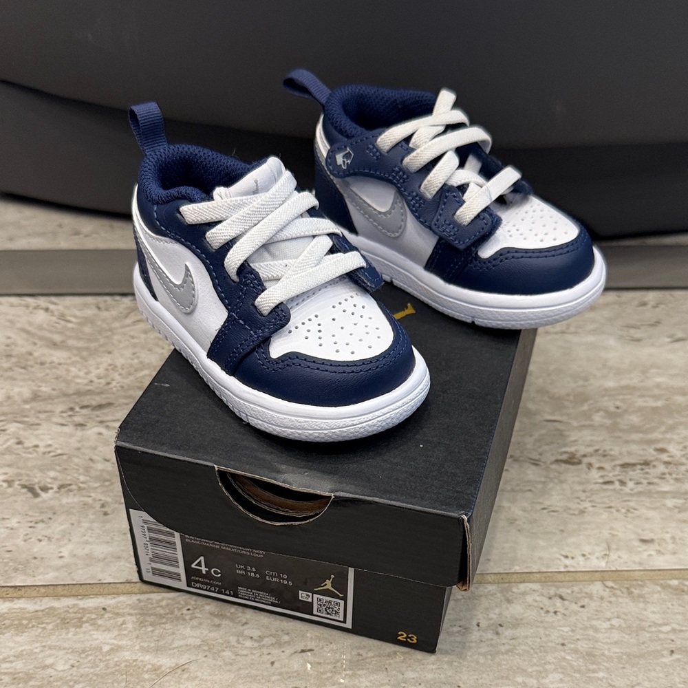 Jordan 1 low alt sneakers